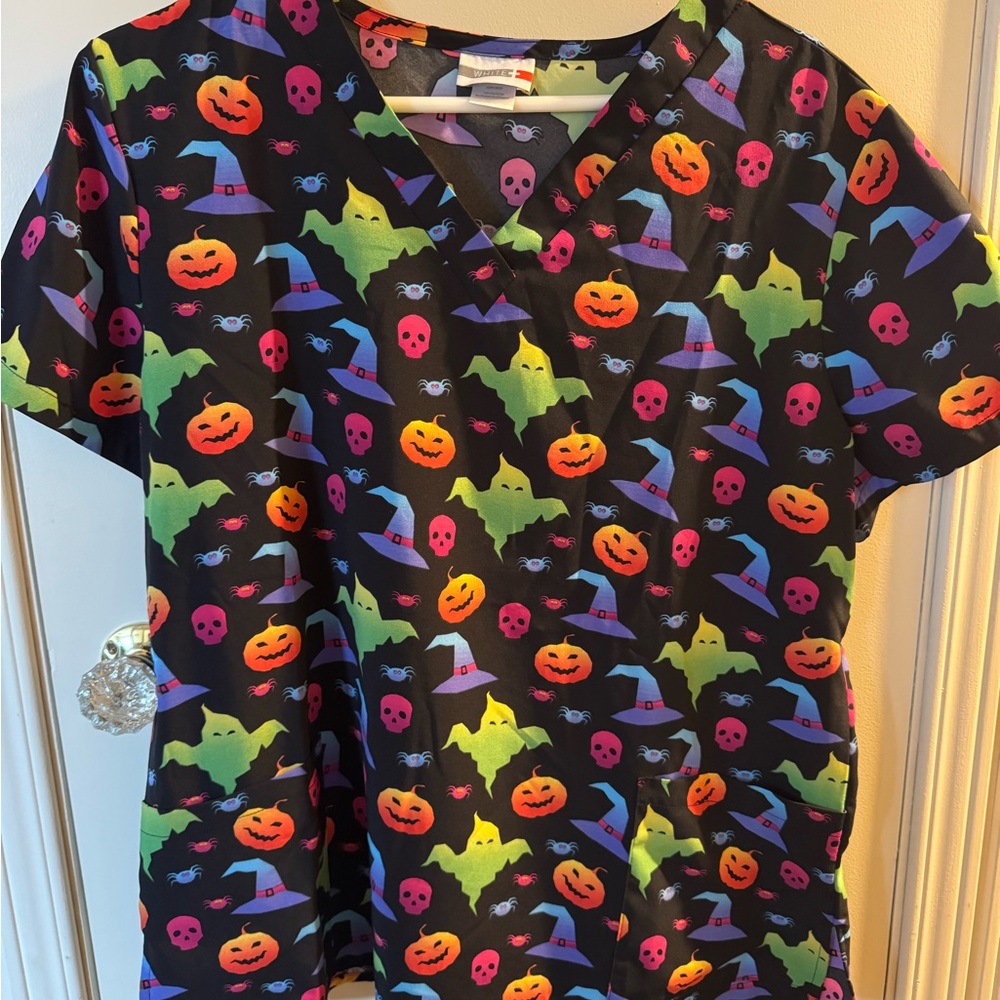 Women’s scrub top HALLOWEEN theme